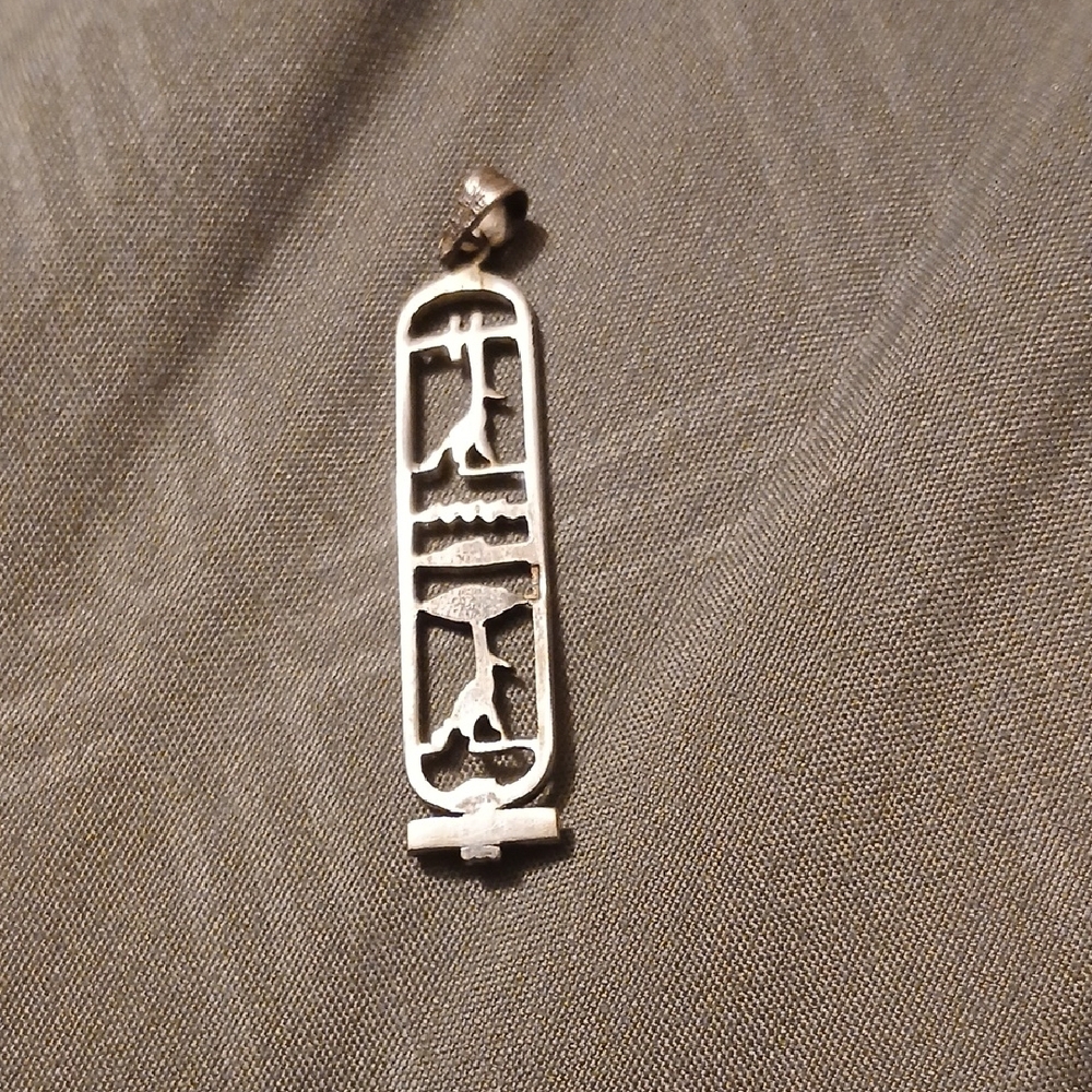 Elegant Silver Pendant Necklace - Picture 2 of 3